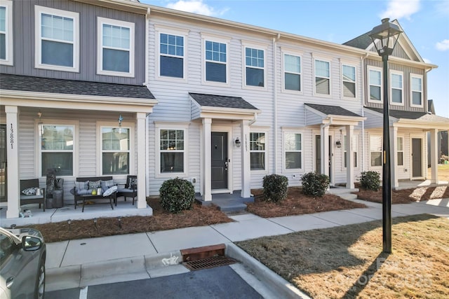 townhome / multi-family property featuring an outdoor living space