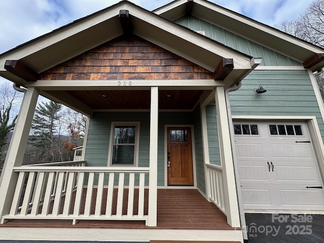 view of front facade with covered porch