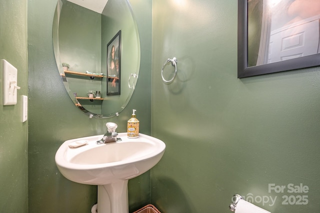 bathroom featuring sink