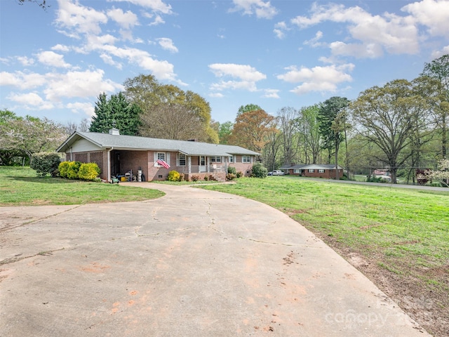 ranch-style house featuring a front lawn