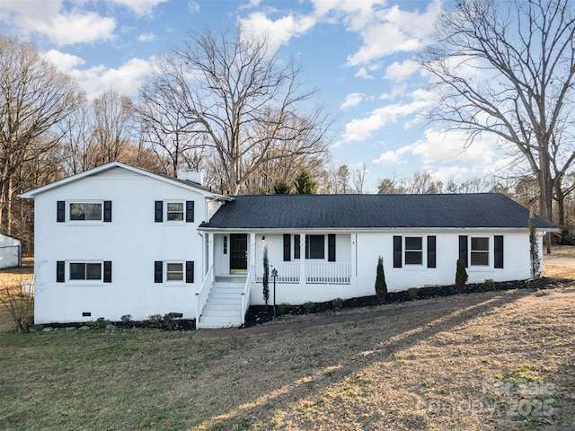 view of front of house featuring a porch and a front lawn