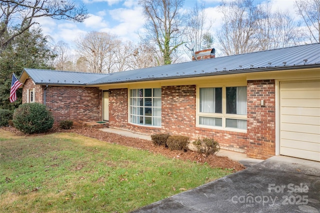 ranch-style home with a front lawn