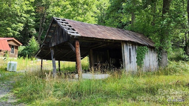 view of outbuilding