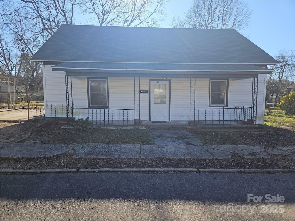 view of front of property