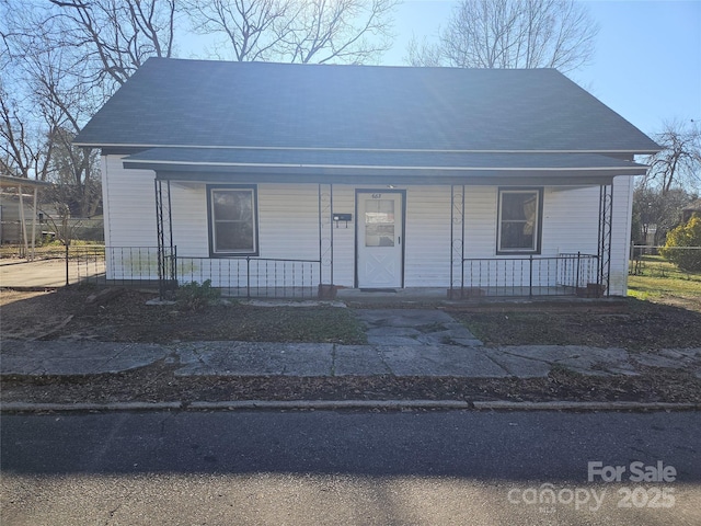 view of front of property