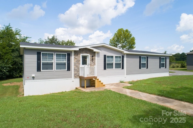 manufactured / mobile home with a front lawn