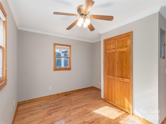 unfurnished bedroom featuring ceiling fan, crown molding, and light hardwood / wood-style flooring