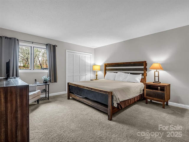 bedroom with carpet flooring, a closet, and a textured ceiling