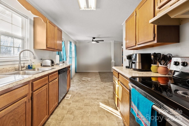 kitchen featuring sink, stainless steel appliances, and ceiling fan