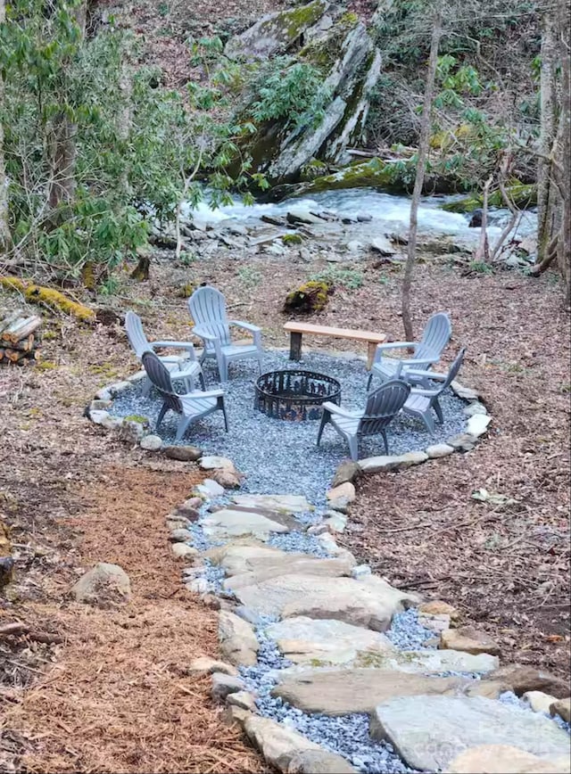 view of yard featuring a fire pit