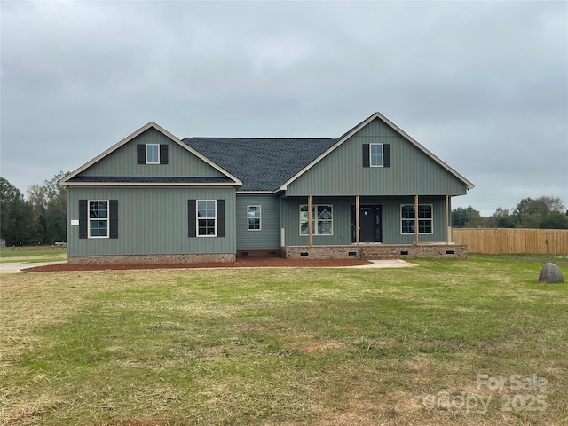 view of front of property featuring a front lawn and covered porch