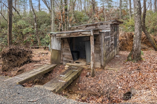 view of outbuilding