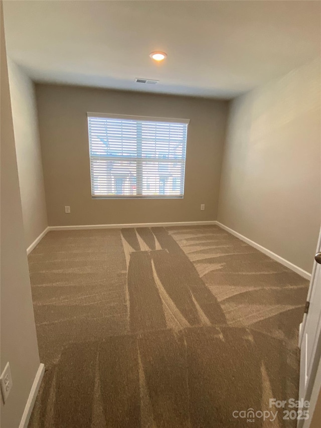 spare room with carpet flooring