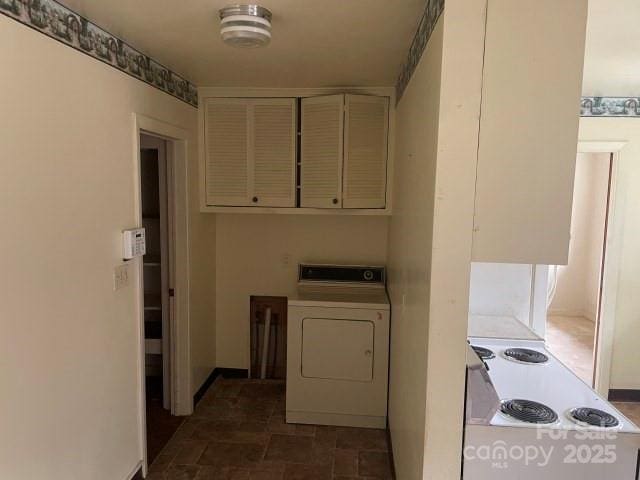 laundry area with washer / dryer