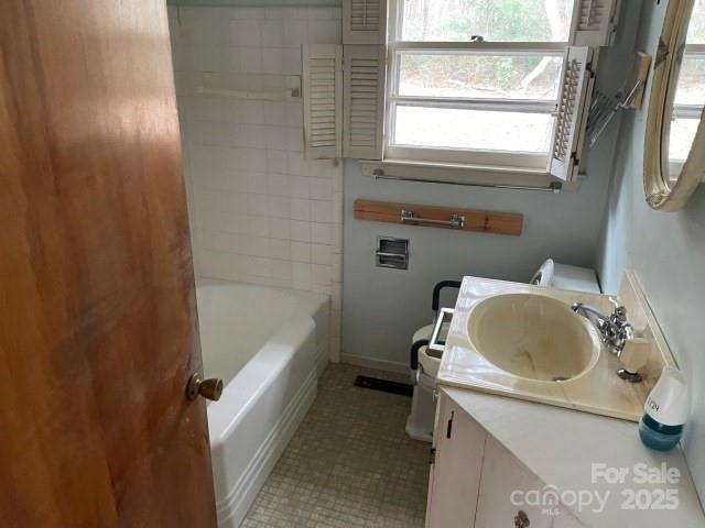 bathroom with vanity and tiled shower / bath combo