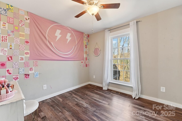 unfurnished room featuring dark wood-type flooring and ceiling fan