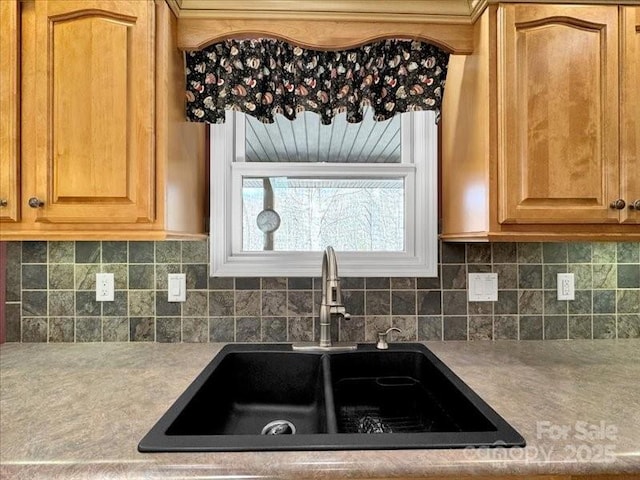 kitchen with backsplash and sink