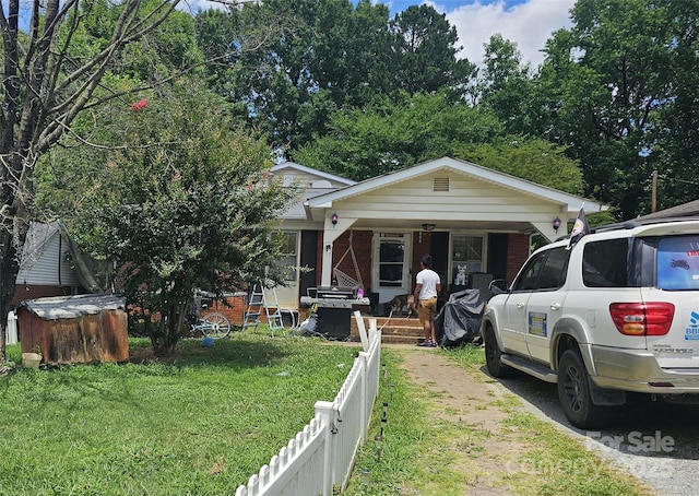 view of front of house with a front lawn