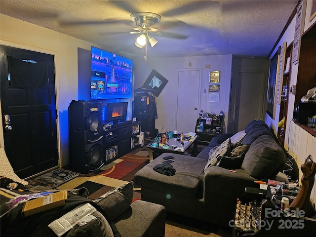 bedroom featuring ceiling fan and a textured ceiling