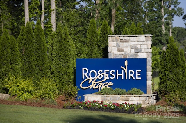 view of community / neighborhood sign