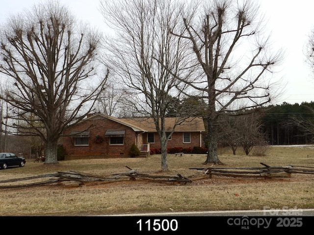 view of front of house featuring a front yard