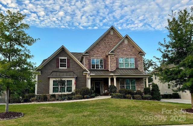 craftsman-style house featuring a front yard