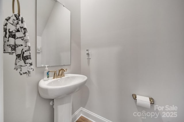 bathroom featuring sink