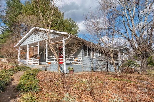 view of front of home featuring covered porch