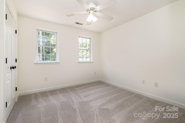 carpeted empty room featuring ceiling fan