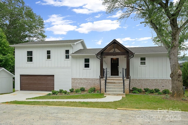 view of front of house featuring a garage