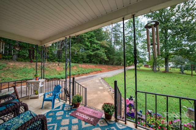 view of patio / terrace with covered porch