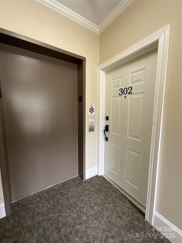 property entrance with elevator