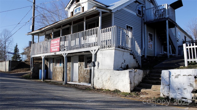 view of front of property