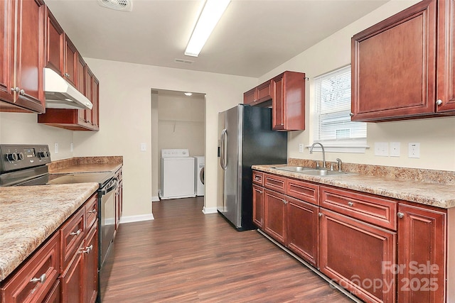 kitchen featuring sink, stainless steel fridge, washing machine and dryer, dark hardwood / wood-style floors, and black range with electric cooktop