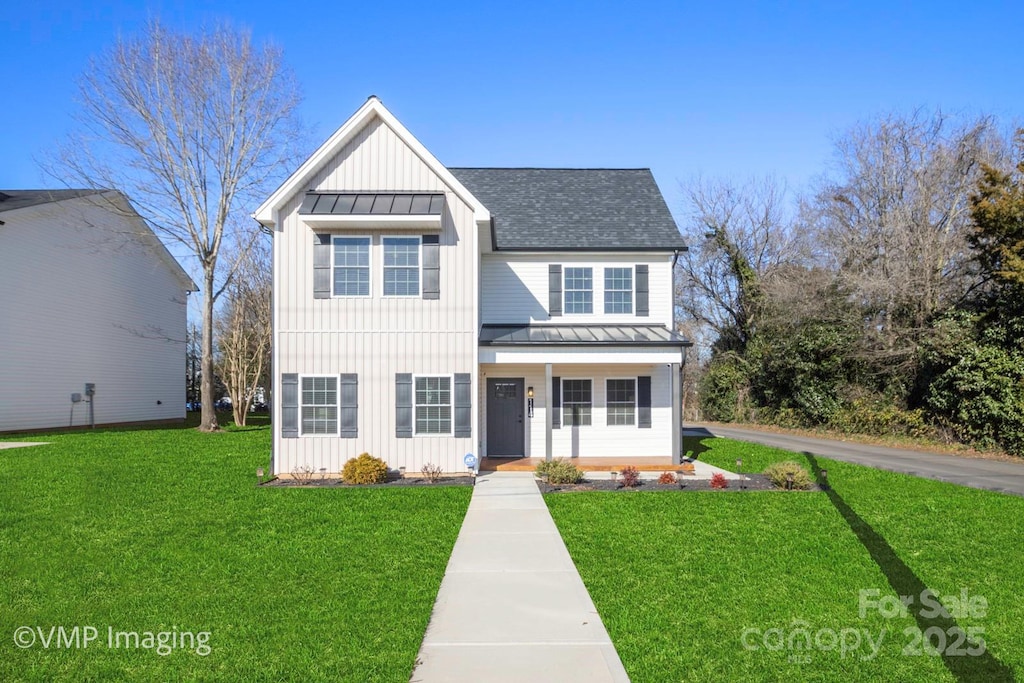 view of front of property featuring covered porch and a front yard