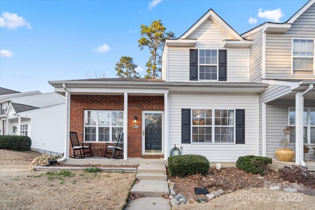 view of front of property featuring a porch