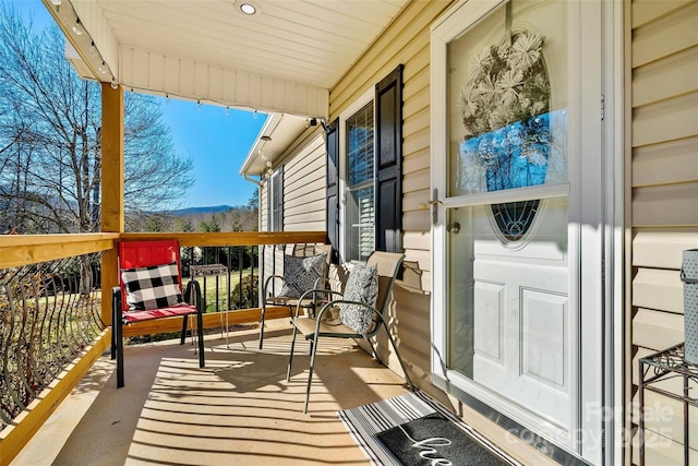 balcony featuring covered porch