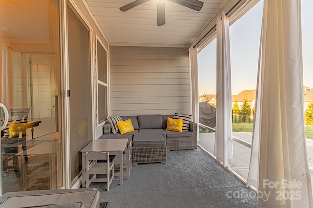 sunroom with ceiling fan