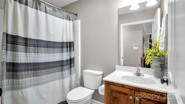 bathroom featuring a shower with curtain, vanity, a textured ceiling, and toilet