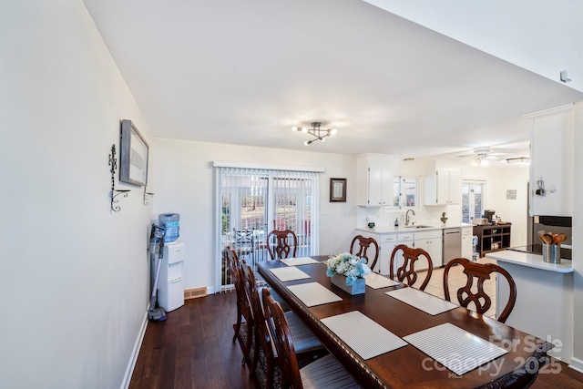 dining space featuring dark wood-type flooring, ceiling fan, and sink