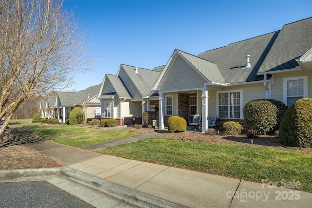 view of front of house featuring a front yard