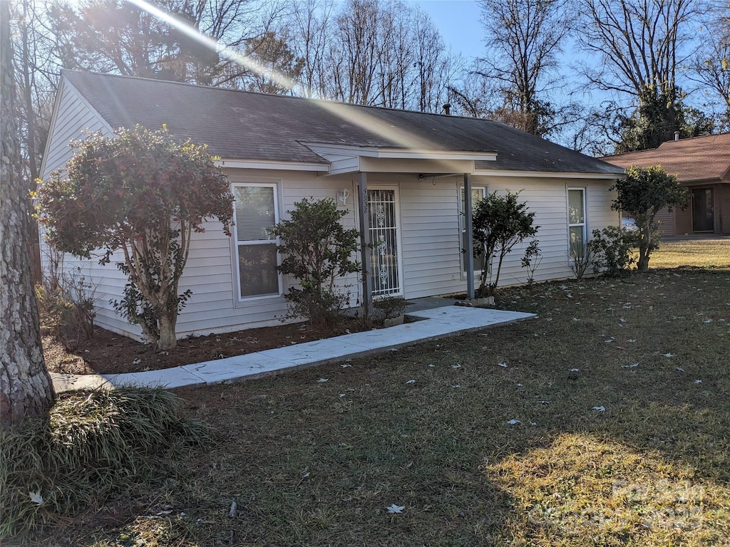 ranch-style home with a front yard