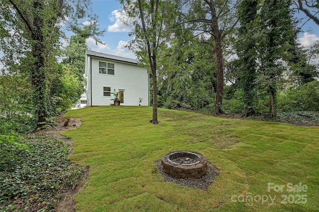 view of yard featuring a fire pit