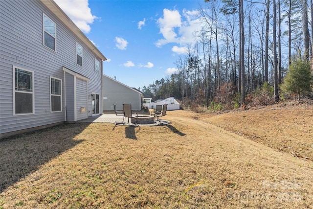 view of yard featuring a patio area