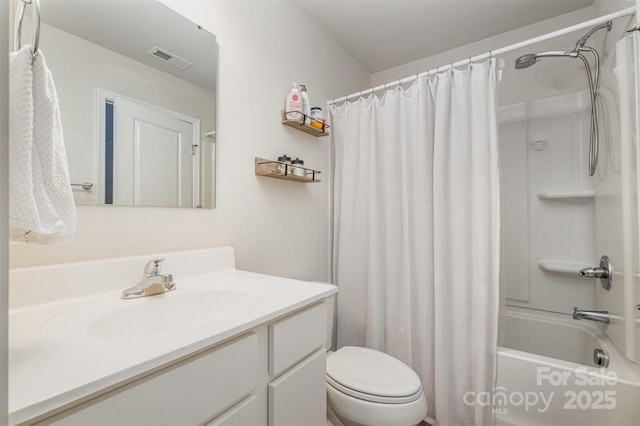 full bathroom featuring shower / tub combo with curtain, vanity, and toilet