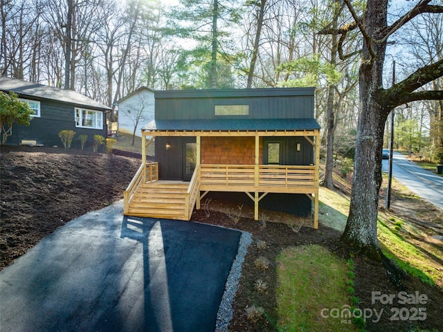 view of front of house with covered porch