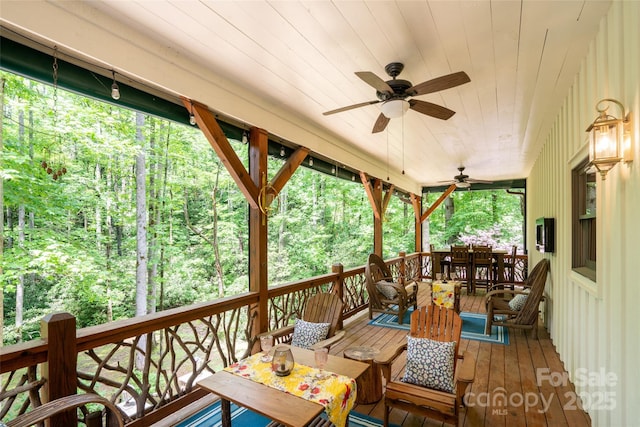 deck with ceiling fan