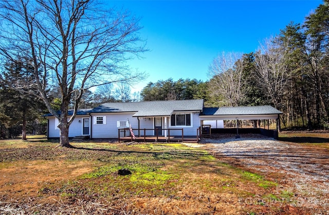 view of front of house featuring a front lawn and a carport