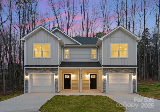 view of front of home featuring a lawn and a garage