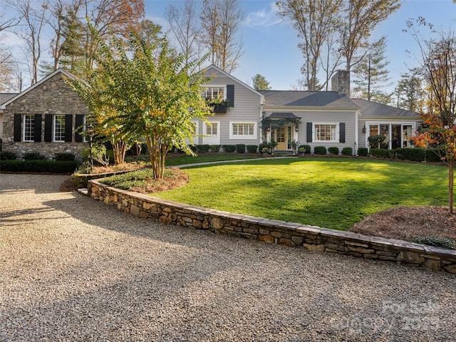 view of front of property with a front yard